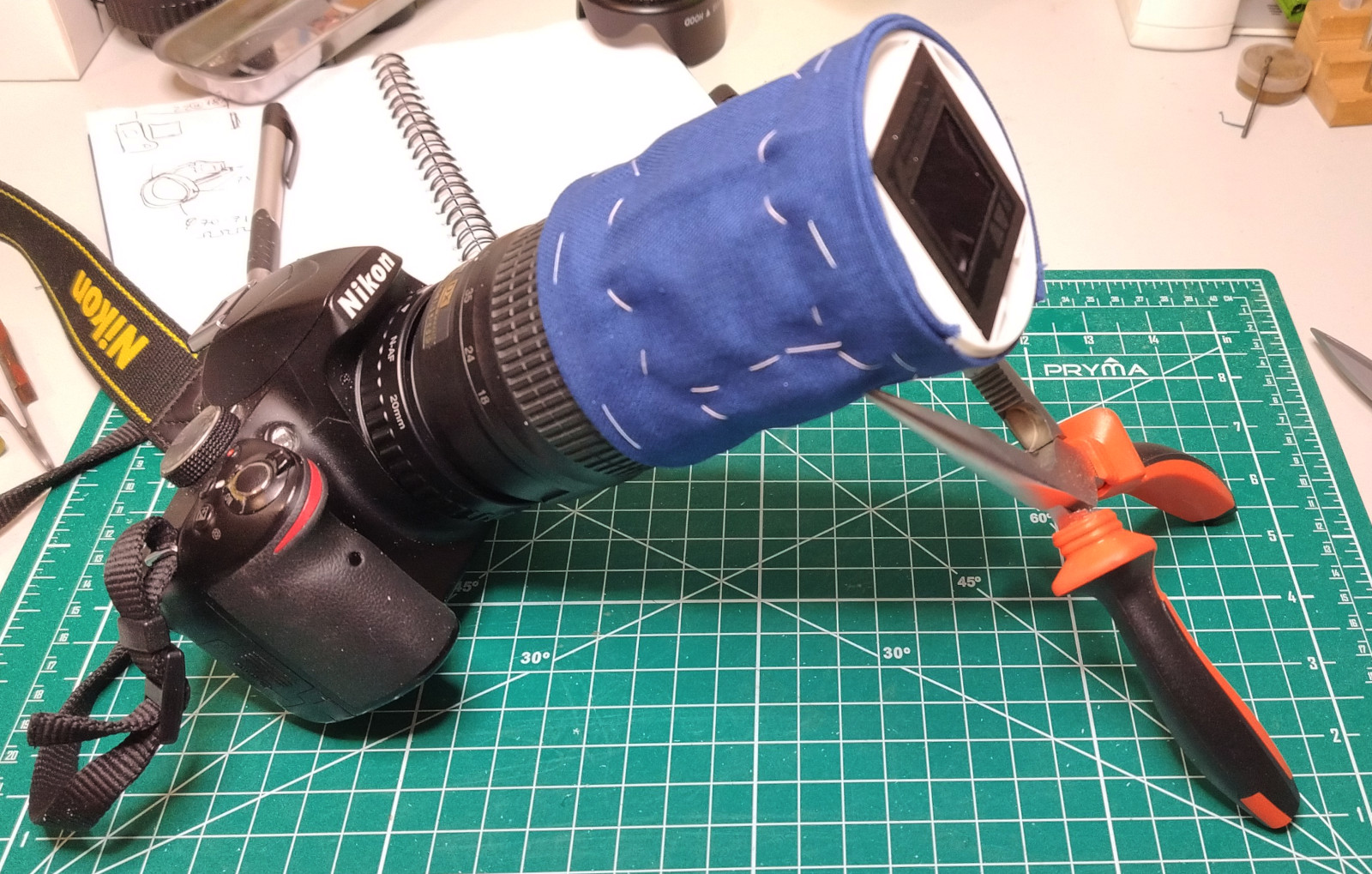 Mounted attachment to the DSLR camera